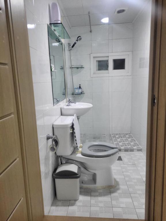 Newly Renovated Modern Home #11