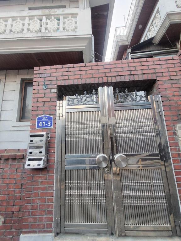 Newly Renovated Modern Home #11