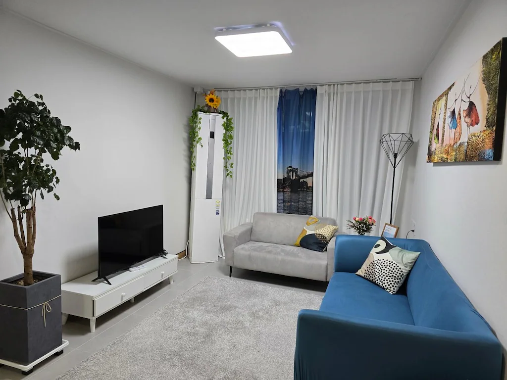 Spacious Newly Renovated Home #13