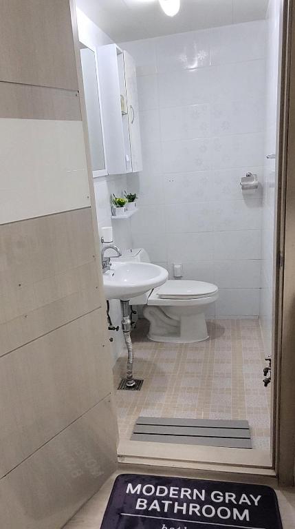 On the Main Strip of HBC - Spacious 3BR