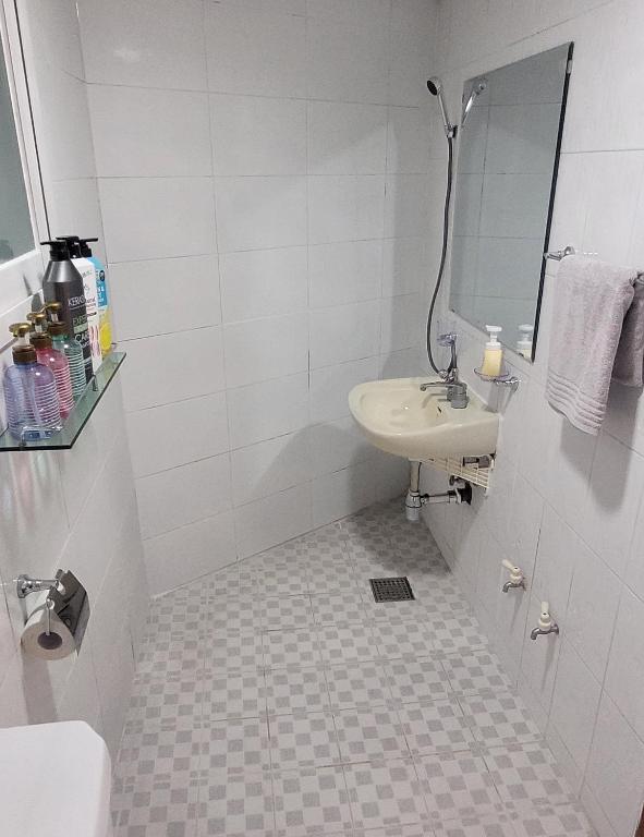 Spacious Master Suite - Modern 2BR in HBC