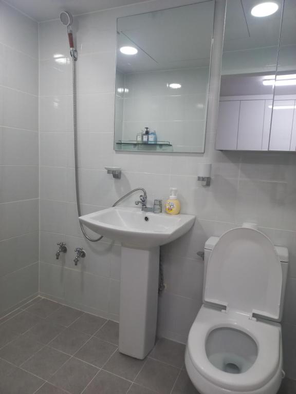 Newly Renovated Modern Home #11 in HBC