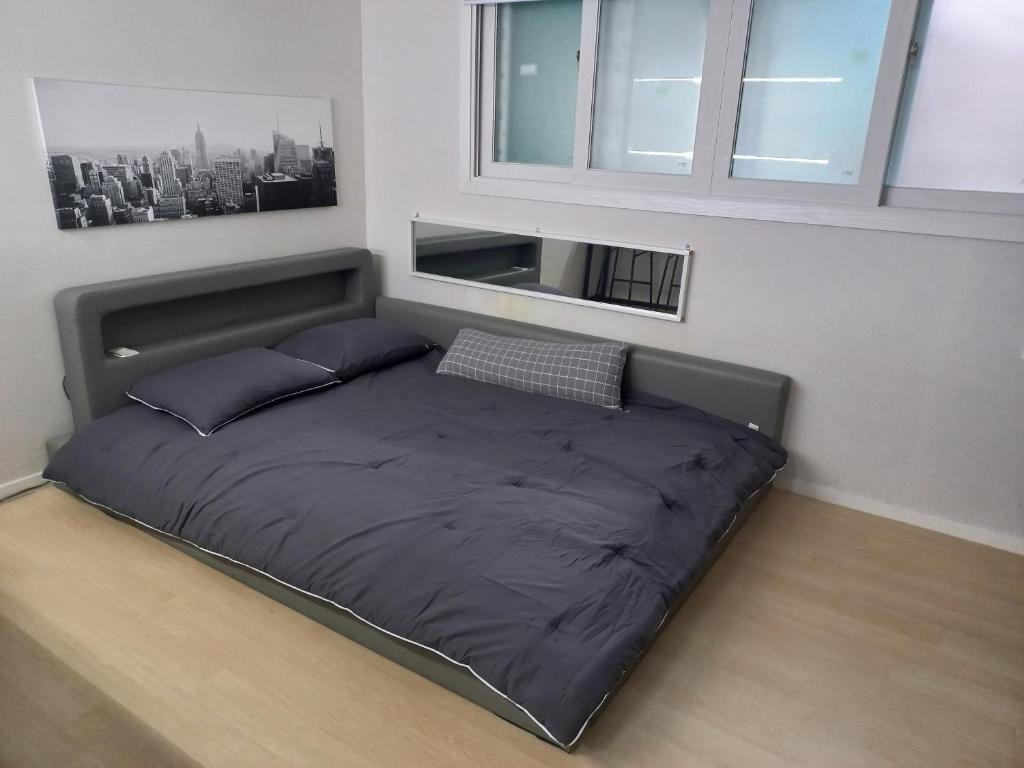 Newly Renovated 2BR Apartment #7 in HBC