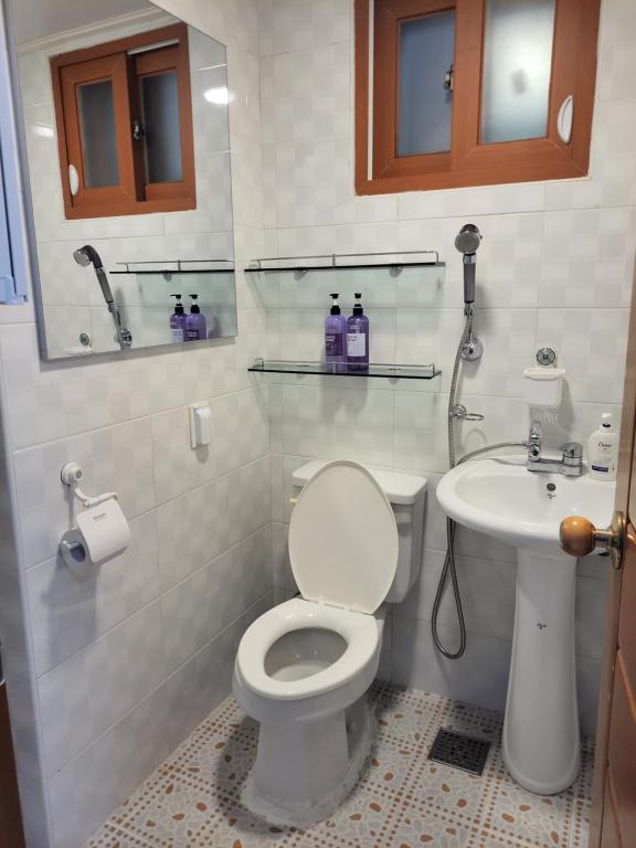 Newly Renovated Cozy Studio #9 in HBC